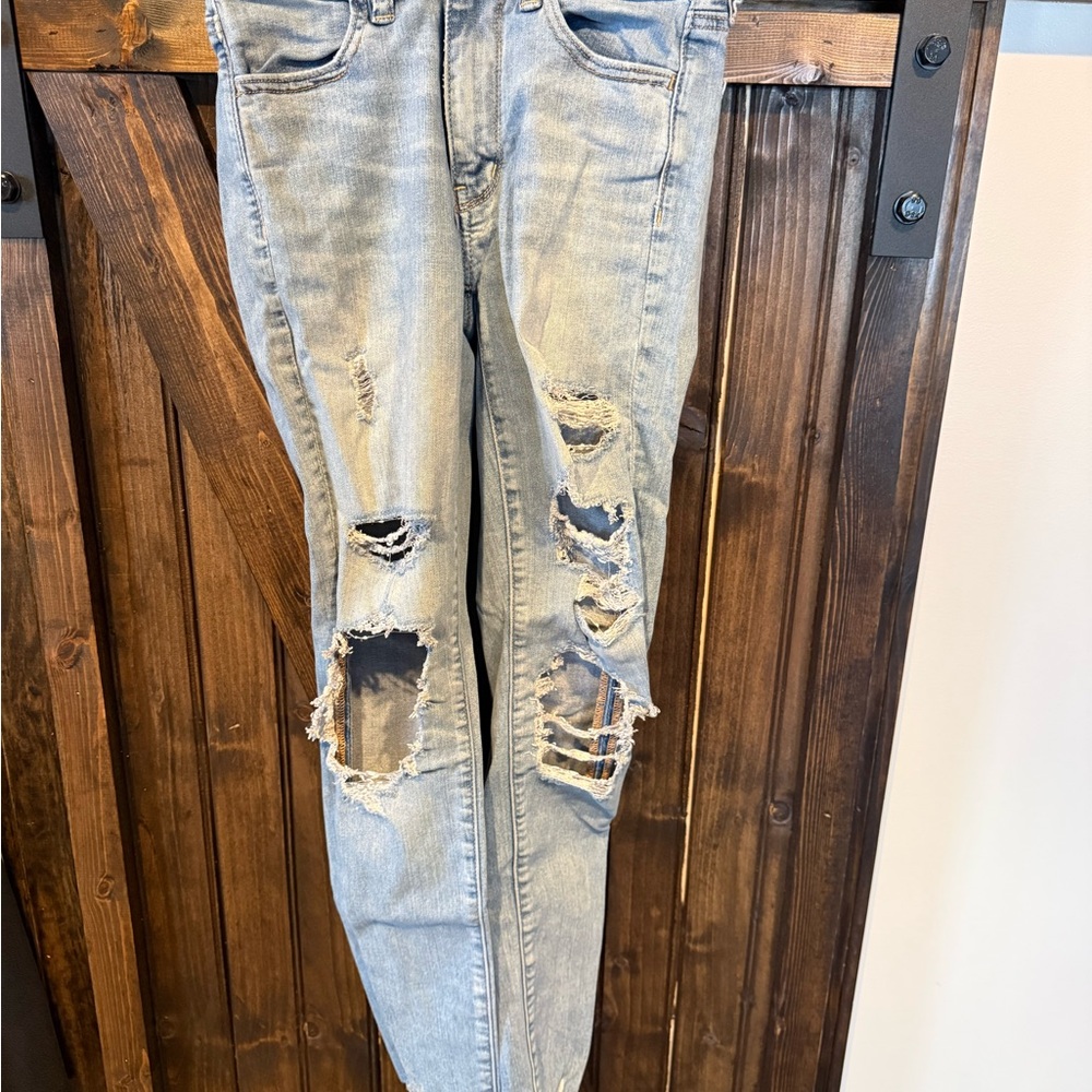 American Eagle Outfitters Light Blue Distressed Skinny Jeans